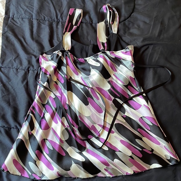 Cute sleeveless top - Picture 2 of 5